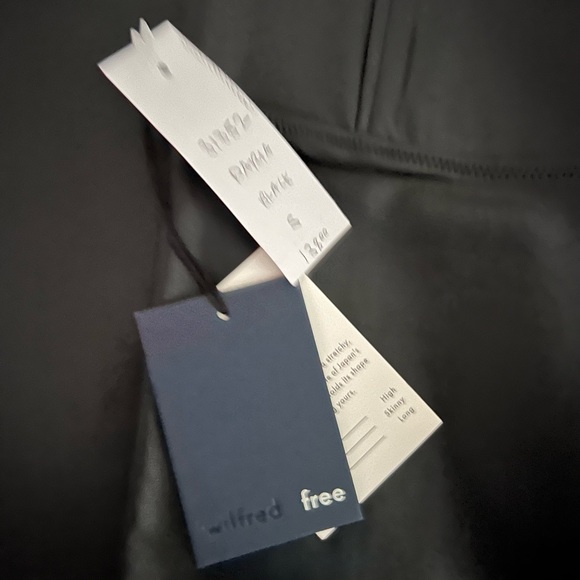 Wilfred Free Daria Vegan Leather Black Leggings size Small - Picture 9 of 16